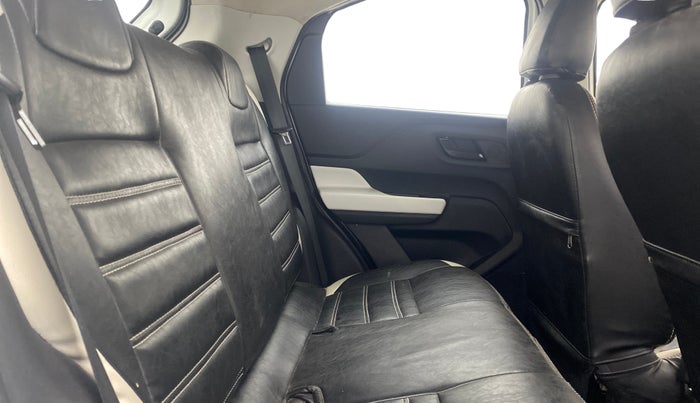 2022 Tata PUNCH ACCOMPLISHED MT, Petrol, Manual, 34,966 km, Right Side Rear Door Cabin