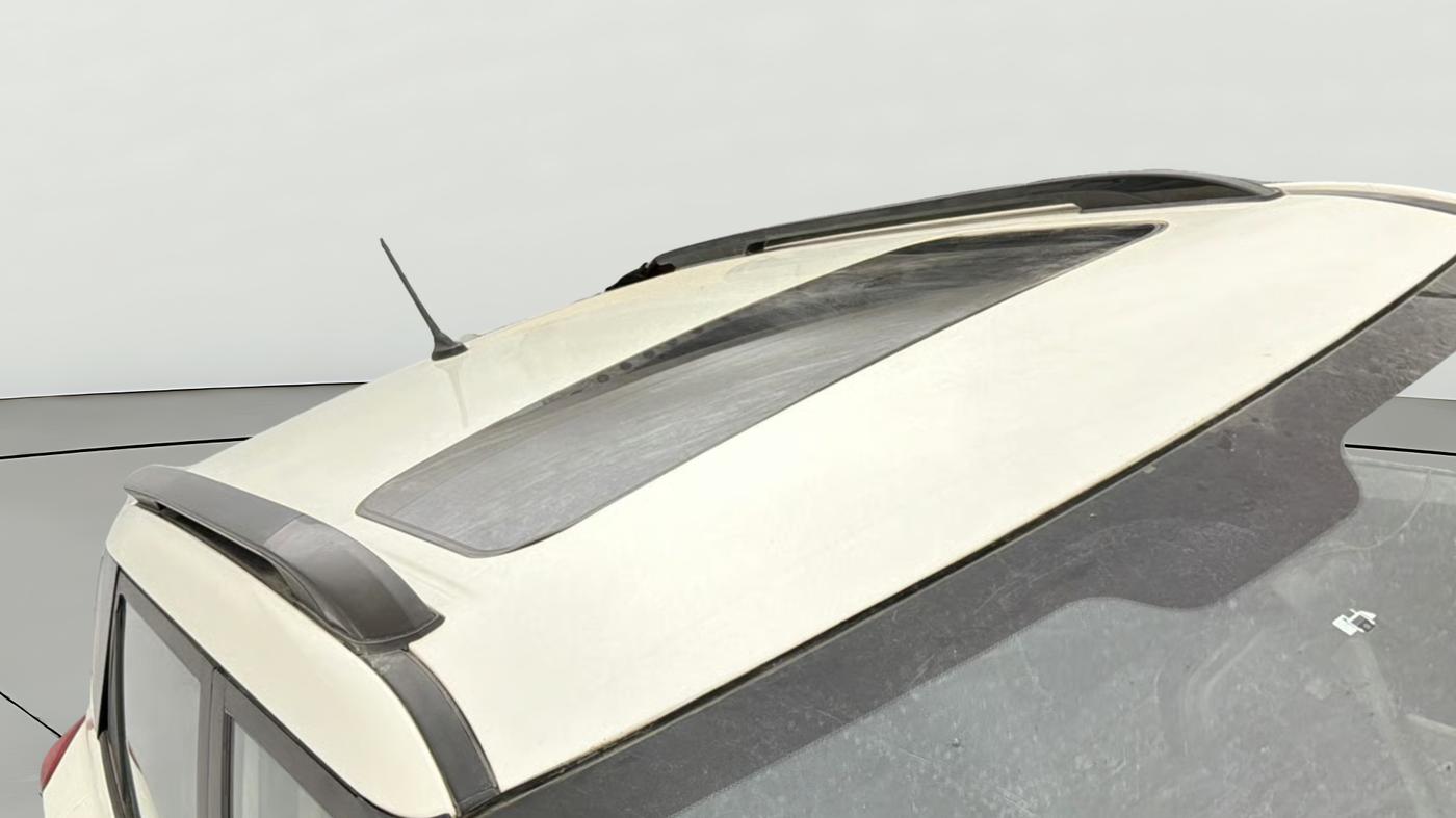 2022 Mahindra XUV300 W6 1.2 PETROL AMT, Petrol, Automatic, 1,14,527 km, Roof