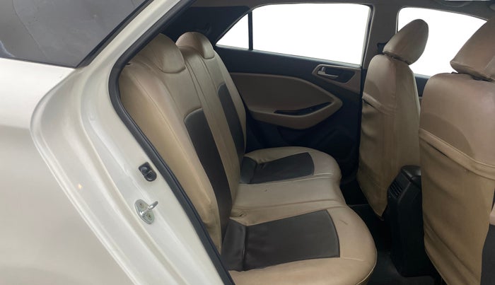 2016 Hyundai Elite i20 MAGNA 1.4 CRDI, Diesel, Manual, 1,12,140 km, Right Side Rear Door Cabin