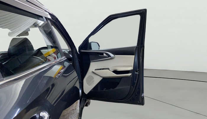 2022 KIA CARENS PRESTIGE PLUS 1.4 PETROL 7 STR, Petrol, Manual, 36,541 km, RHS Front Door