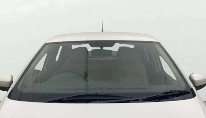2013 Volkswagen Vento HIGHLINE 1.6 MPI, Petrol, Manual, 1,17,067 km, Front Windshield