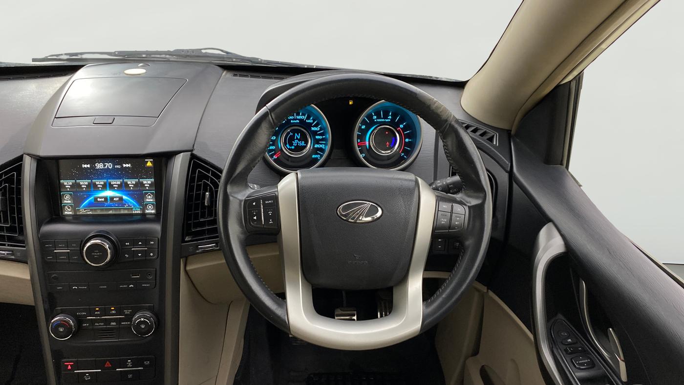 2015 Mahindra XUV500 W10, Diesel, Manual, 70,757 km, Steering Wheel Close Up