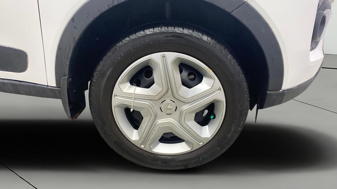 2021 Tata NEXON XM SUNROOF PETROL, Petrol, Manual, 18,367 km, Right Front Wheel