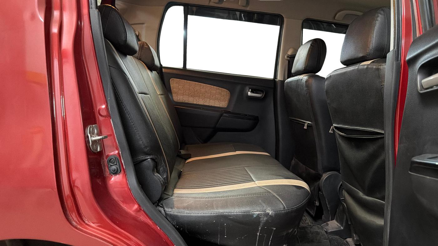 2017 Maruti Wagon R 1.0 VXI (O) AMT, Petrol, Automatic, 36,196 km, Right Side Rear Door Cabin