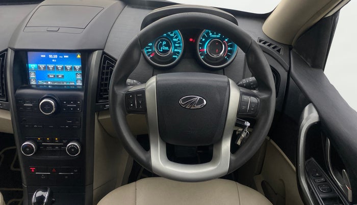 2017 Mahindra XUV500 W6 AT 1.99, Diesel, Automatic, 64,287 km, Steering Wheel Close Up