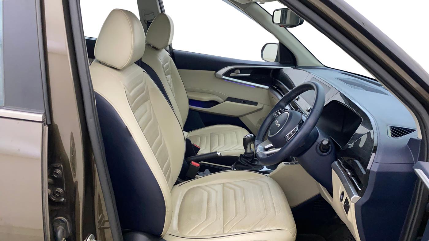 2022 KIA CARENS LUXURY PLUS 1.5 DIESEL 7 STR, Diesel, Manual, 72,259 km, Right Side Front Door Cabin