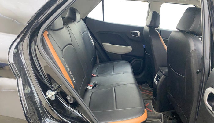 2023 Hyundai VENUE S (O) 1.0 Turbo Petrol DCT, Petrol, Automatic, 15,976 km, Right Side Rear Door Cabin