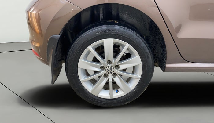 2017 Volkswagen Polo HIGHLINE1.2L, Petrol, Manual, 67,745 km, Right Rear Wheel