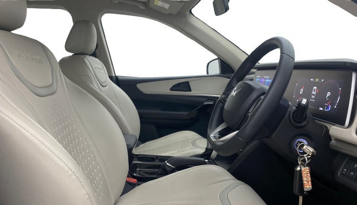 2023 Mahindra XUV700 AX 5 P AT 5 STR, Petrol, Automatic, 21,340 km, Right Side Front Door Cabin