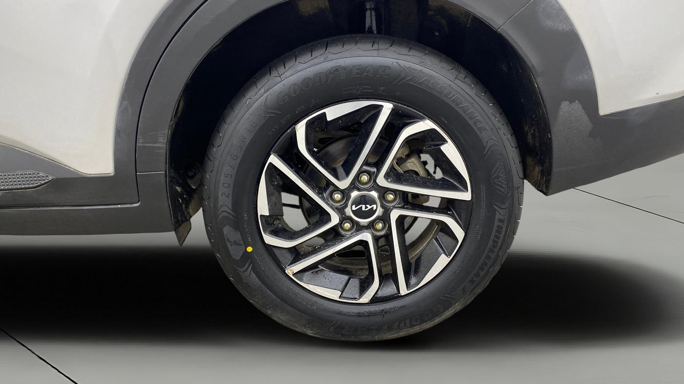 2022 KIA CARENS PRESTIGE PLUS 1.4 PETROL 7 STR, Petrol, Manual, 54,187 km, Left Rear Wheel
