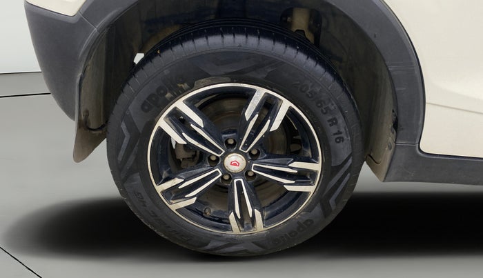 2021 Mahindra XUV300 W6 1.5 DIESEL AMT, Diesel, Automatic, 1,14,435 km, Right Rear Wheel