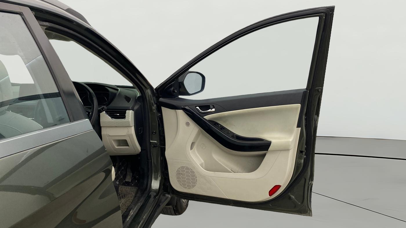 2023 Tata NEXON XZ Plus LUX, Petrol, Manual, 38,064 km, RHS Front Door