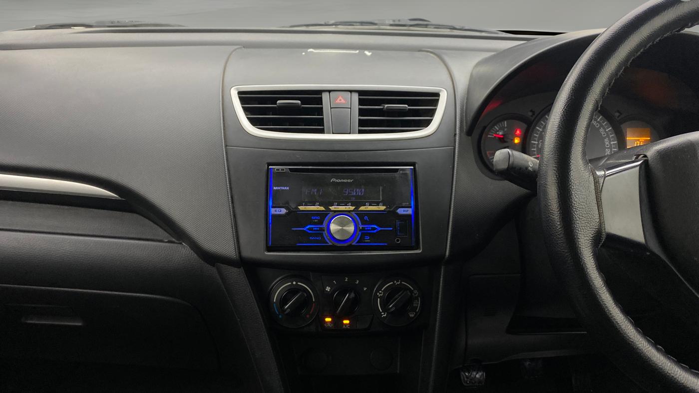 2017 Maruti Swift LXI (O), Petrol, Manual, 40,597 km, Air Conditioner