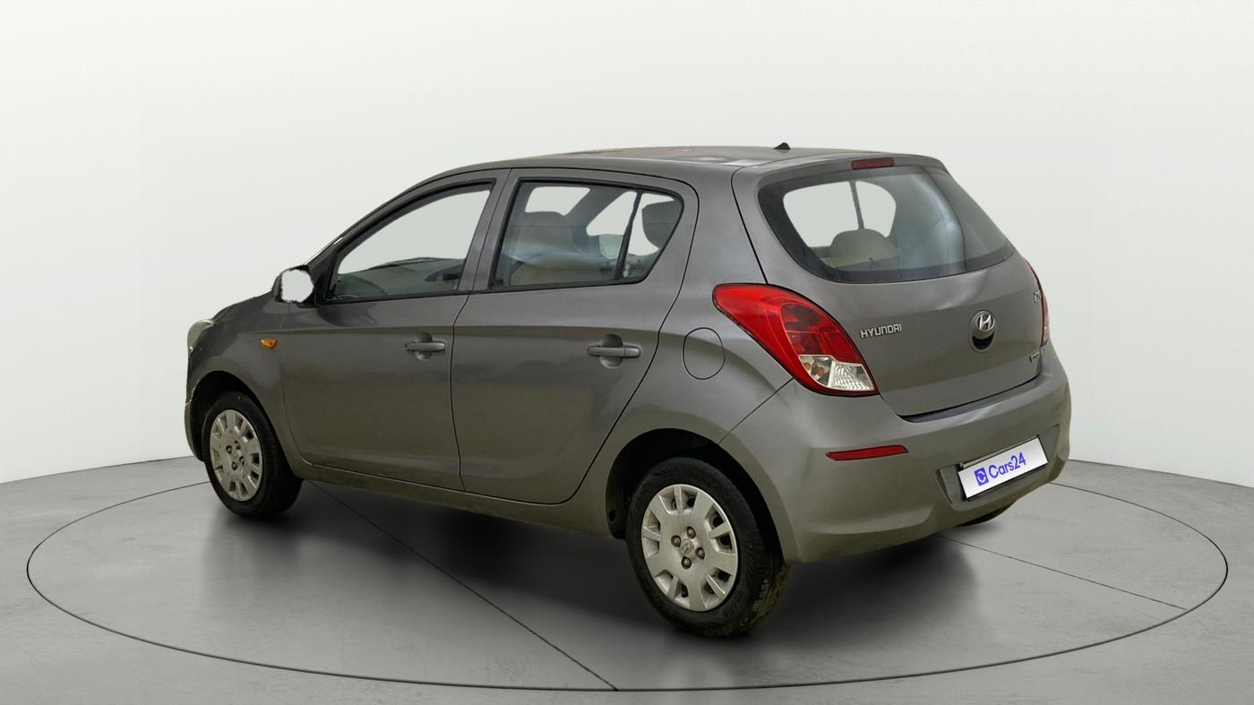 2013 Hyundai i20 MAGNA 1.2, Petrol, Manual, 1,43,751 km, Left Back Diagonal