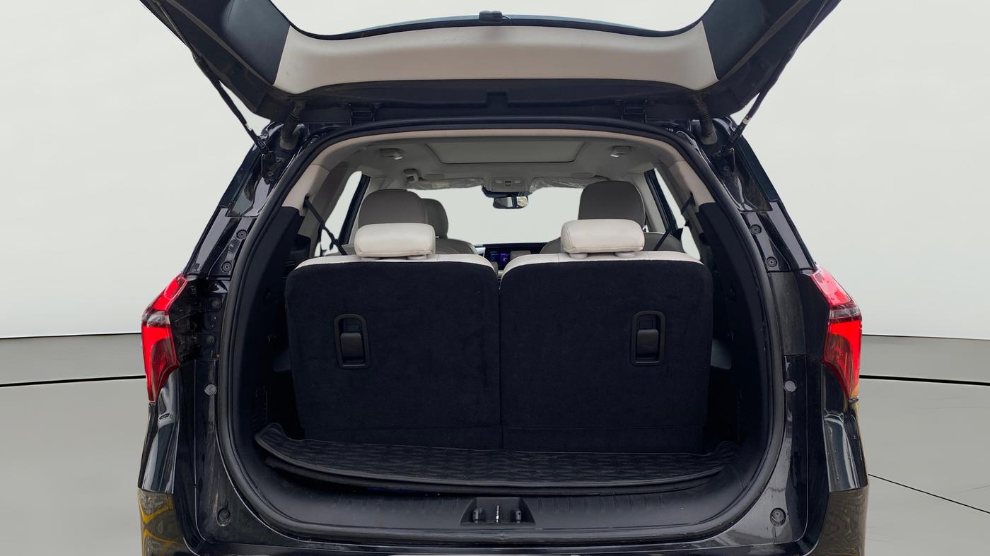 2024 Mahindra XUV700 AX 7 Luxury Pack Petrol AT 6 STR, Petrol, Automatic, 27,909 km, Boot Open Zoomed View