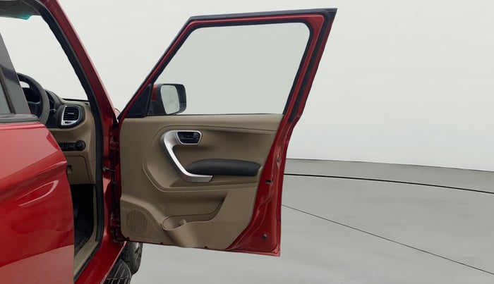 2018 Mahindra TUV300 T10, Diesel, Manual, 1,02,111 km, RHS Front Door