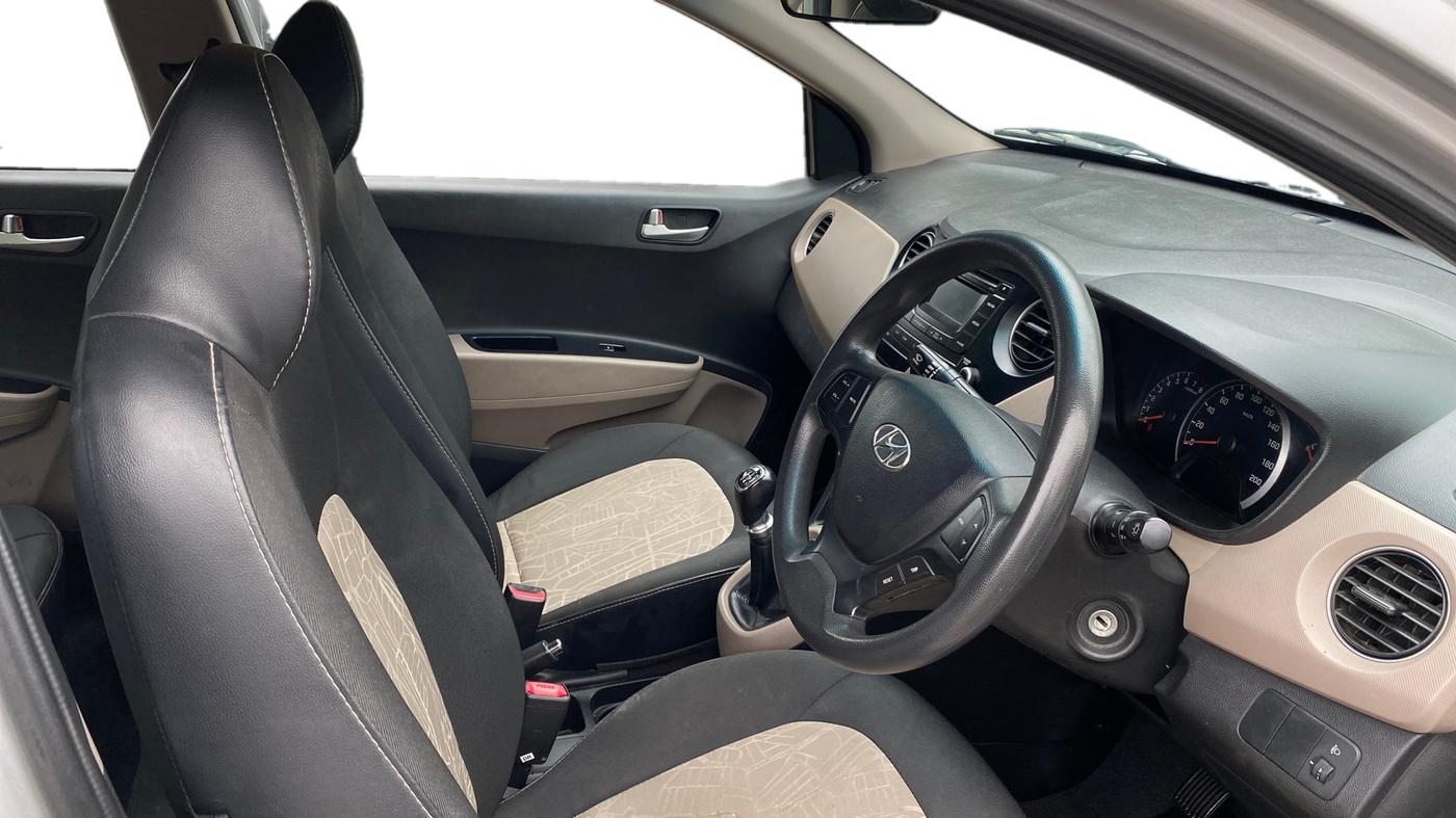 2015 Hyundai Grand i10 SPORTZ 1.2 KAPPA VTVT, Petrol, Manual, 28,213 km, Right Side Front Door Cabin