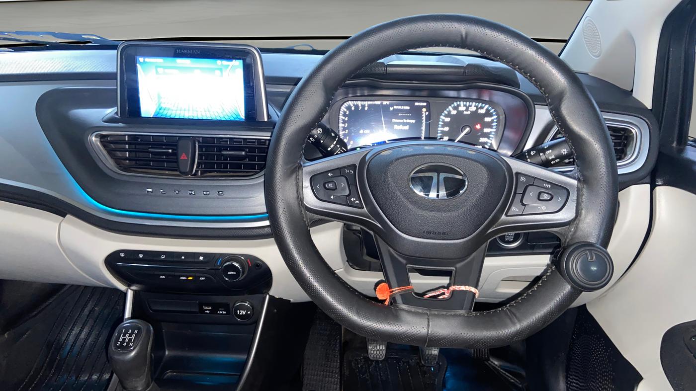 2025 Tata ALTROZ XZ PLUS PETROL, Petrol, Manual, 9,170 km, Steering Wheel Close Up