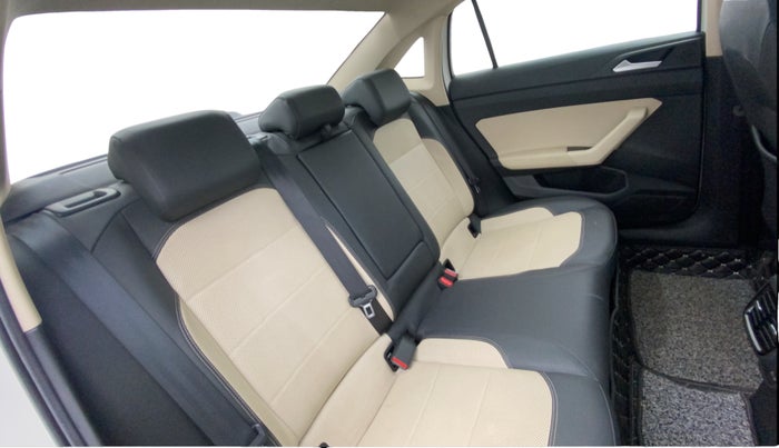2023 Volkswagen VIRTUS TOPLINE TSI 1.0 MT, Petrol, Manual, 45,319 km, Right Side Rear Door Cabin