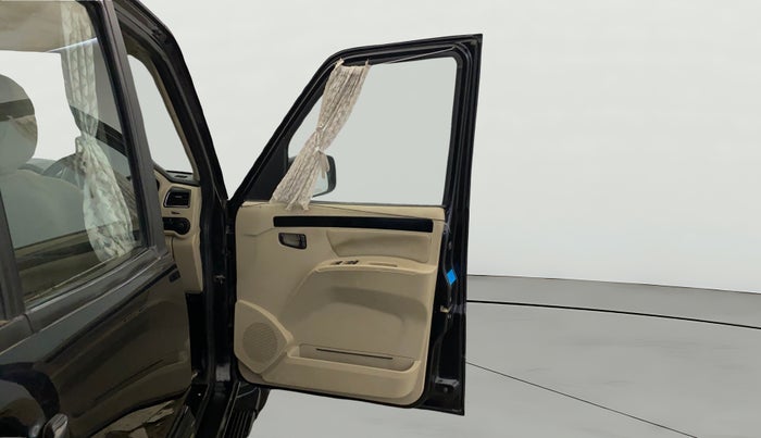 2023 Mahindra SCORPIO CLASSIC S11 7STR, Diesel, Manual, 38,227 km, RHS Front Door