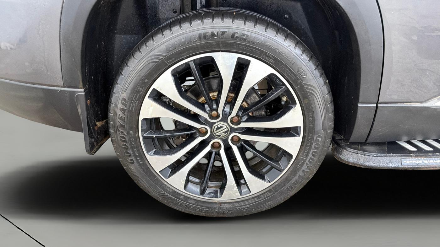 2022 MG HECTOR PLUS SHARP 1.5 PETROL TURBO HYBRID MT 6-STR, Petrol, Manual, 23,515 km, Right Rear Wheel