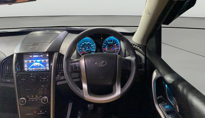 2020 Mahindra XUV500 W7, Diesel, Manual, 43,592 km, Steering Wheel Close Up