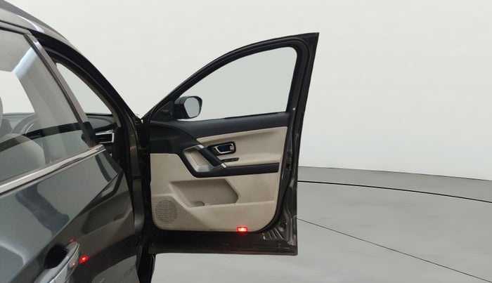 2023 Tata Safari XZ PLUS, Diesel, Manual, 21,229 km, RHS Front Door