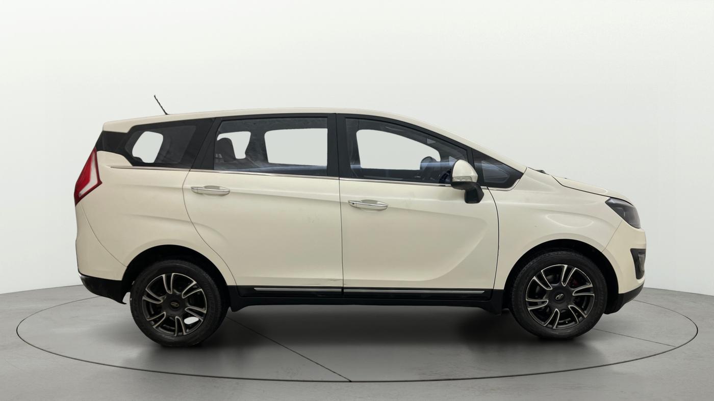 2021 Mahindra MARAZZO M 6 + 7 STR, Diesel, Manual, 79,760 km, Right Side View
