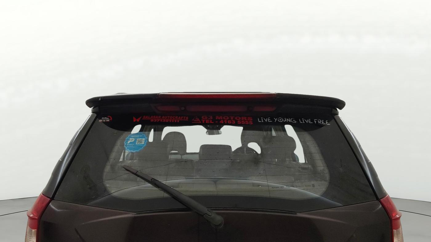 2016 Mahindra XUV500 W8 AT, Diesel, Automatic, 1,18,690 km, Rear Windshield