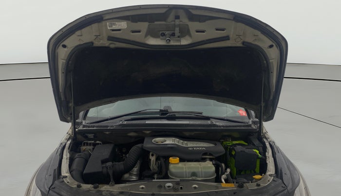 2017 Tata Hexa XTA 4X2 7 STR, Diesel, Automatic, 83,914 km, Open Bonet