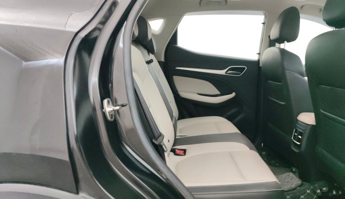 2022 MG ASTOR SHARP 1.5 CVT, Petrol, Automatic, 37,672 km, Right Side Rear Door Cabin