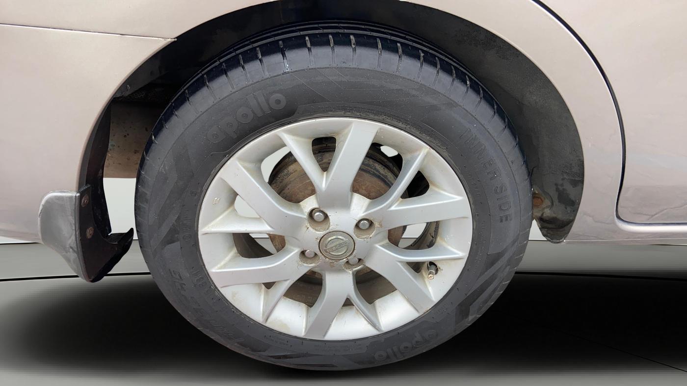 2014 Nissan Sunny XV DIESEL, Diesel, Manual, 1,08,522 km, Right Rear Wheel