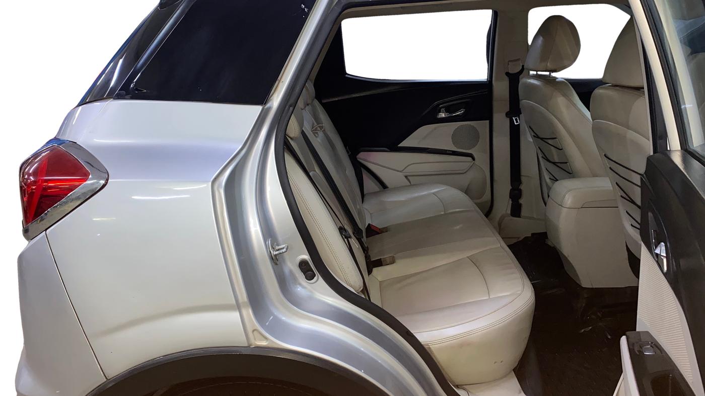 2019 Mahindra XUV300 W8 (O) 1.2 PETROL, Petrol, Manual, 80,379 km, Right Side Rear Door Cabin
