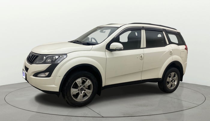 2017 Mahindra XUV500 W6 AT, Diesel, Automatic, 1,28,835 km, Left Front Diagonal