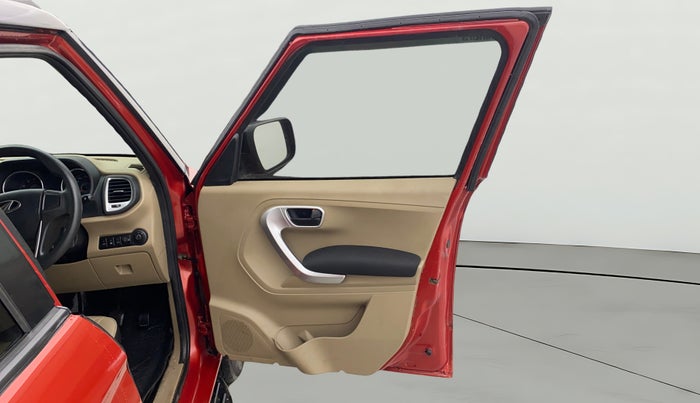 2017 Mahindra TUV300 T10, Diesel, Manual, 60,295 km, RHS Front Door