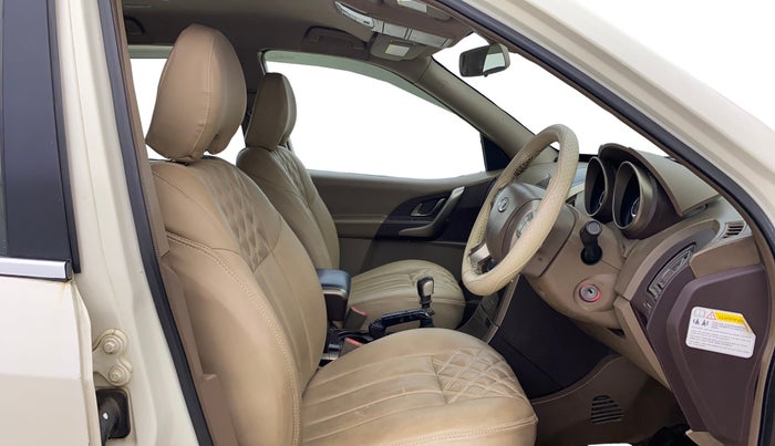 2012 Mahindra XUV500 W8, Diesel, Manual, 1,34,908 km, Right Side Front Door Cabin