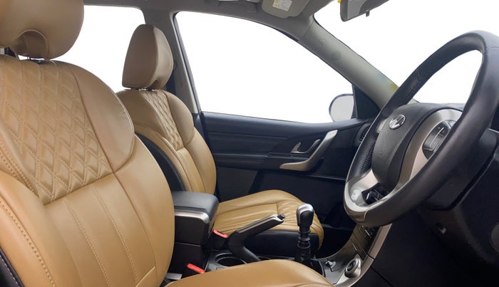 2018 Mahindra XUV500 W11, Diesel, Manual, 48,357 km, Right Side Front Door Cabin