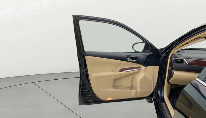 2012 Toyota Camry 2.5L AT, Petrol, Automatic, 1,07,423 km, LHS Front Door