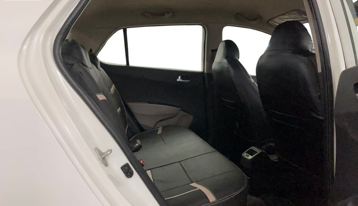 2017 Hyundai Grand i10 SPORTZ (O) 1.2 KAPPA VTVT, CNG, Manual, 81,878 km, Right Side Rear Door Cabin