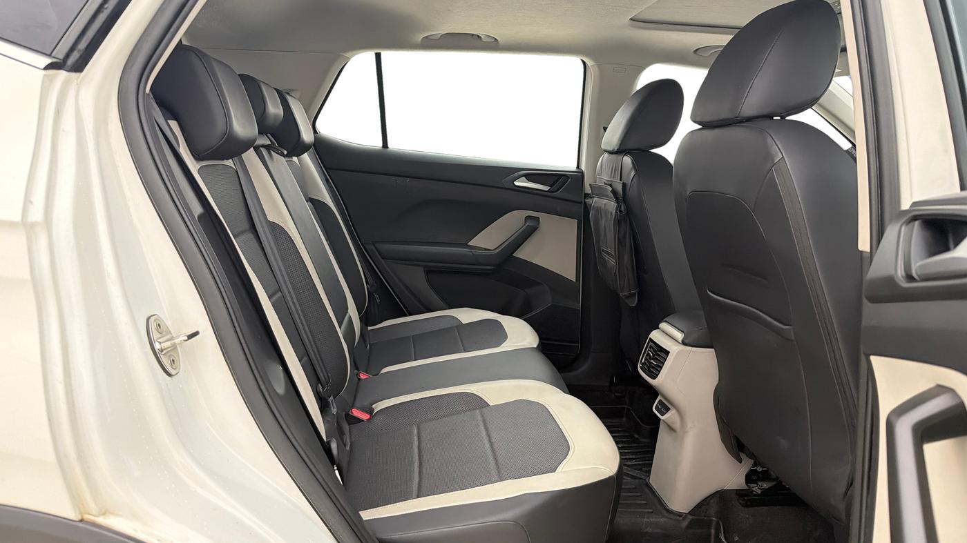 2022 Volkswagen TAIGUN TOPLINE 1.0 TSI MT, Petrol, Manual, 1,20,479 km, Right Side Rear Door Cabin