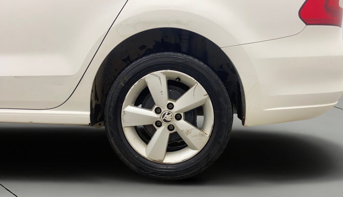 2014 Skoda Rapid ELEGANCE 1.6 MPI AT, CNG, Automatic, 43,105 km, Left Rear Wheel