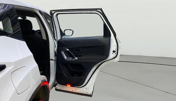 2022 Tata Harrier XMA SUNROOF 2.0L KRYOTEC, Diesel, Automatic, 1,20,097 km, RHS Rear Door