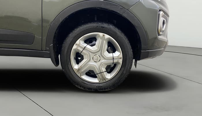 2022 Tata NEXON XMA PLUS SUNROOF DIESEL, Diesel, Automatic, 82,978 km, Right Front Wheel