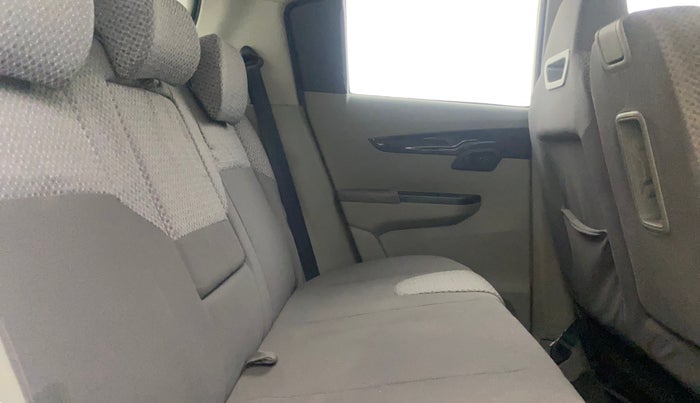 2016 Mahindra Kuv100 K6 PLUS 6 STR, Petrol, Manual, 37,851 km, Right Side Rear Door Cabin