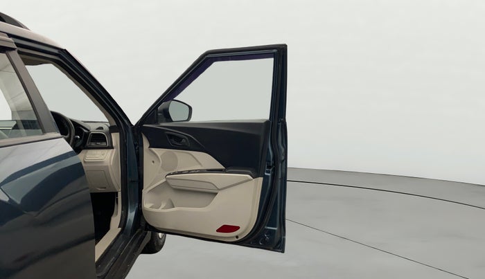 2019 Mahindra XUV300 W6 1.2 PETROL, Petrol, Manual, 72,860 km, RHS Front Door