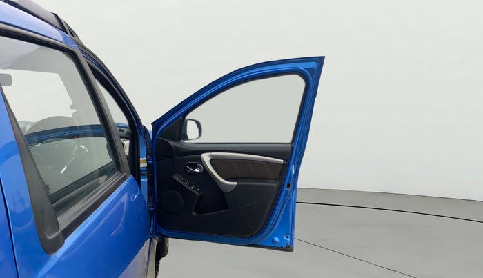 2020 Renault Duster RXZ 1.3 TURBO PETROL MT, Petrol, Manual, 47,967 km, RHS Front Door