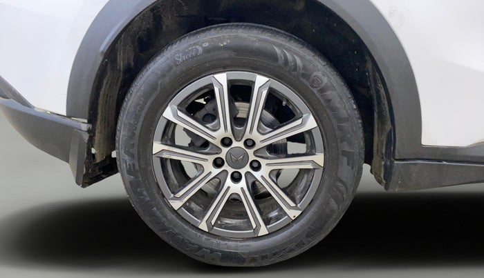 2021 Mahindra XUV700 AX 7 LUXURY D AT 7 STR, Diesel, Automatic, 92,703 km, Right Rear Wheel