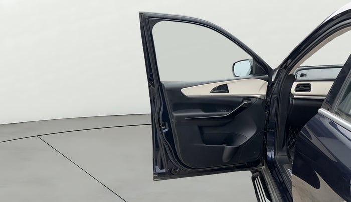 2022 Mahindra XUV700 AX 5 P MT 5 STR, Petrol, Manual, 46,331 km, LHS Front Door