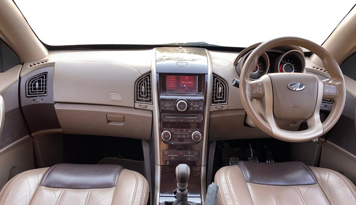 2015 Mahindra XUV500 W8, Diesel, Manual, 77,616 km, Dashboard