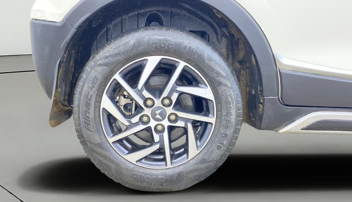 2023 Mahindra XUV300 W8 (O) 1.2 PETROL, Petrol, Manual, 34,807 km, Right Rear Wheel